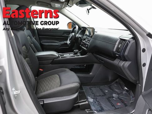 Used 2023 Nissan Pathfinder S AWD/4WD image 24