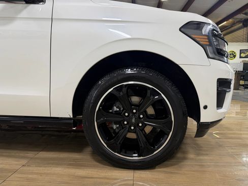 Used 2024 Ford Expedition Limited AWD/4WD image 4