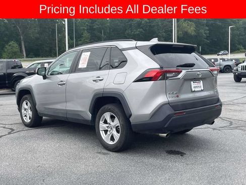 Used 2020 Toyota RAV4 XLE AWD/4WD image 3