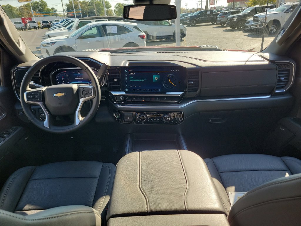 Used 2025 Chevrolet Silverado 3500 LTZ w/ LTZ Convenience Package AWD/4WD image 15