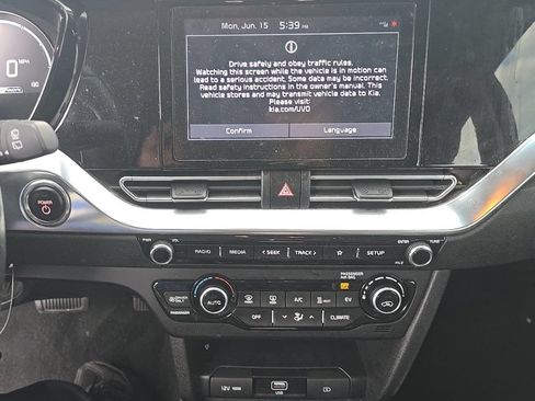 Used 2022 Kia Niro EX FWD image 4