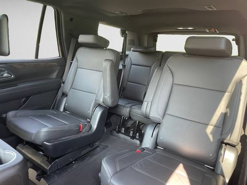 Used 2021 Chevrolet Tahoe Z71 w/ Rear Media and Nav Package AWD/4WD image 12