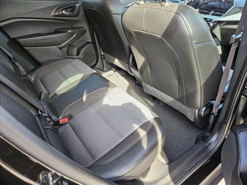 Used 2025 Chevrolet Trax LT image 18