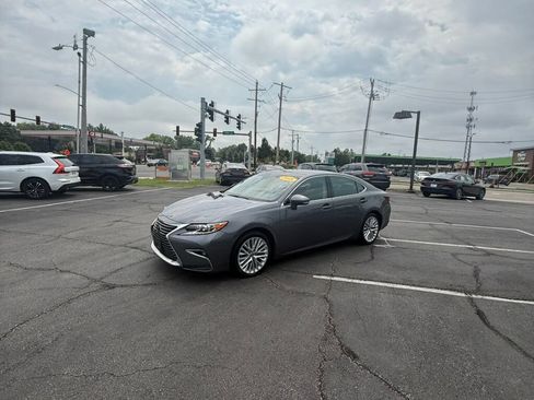 Used 2018 Lexus ES 350 w/ Luxury Package w/Wood Trim FWD image 6