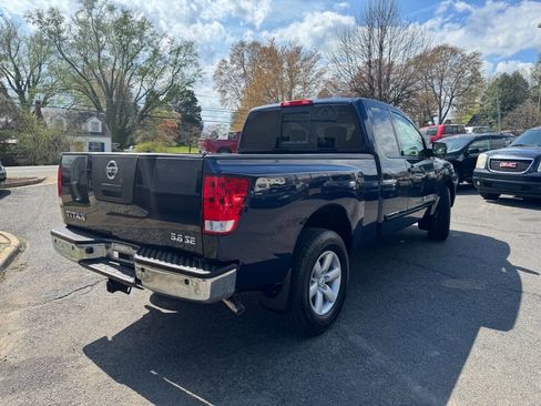 Used 2010 Nissan Titan SE w/ SE Value Truck Pkg image 7