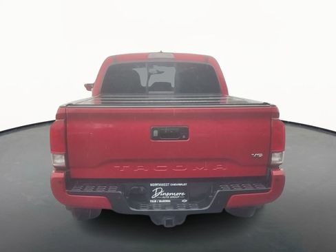 Used 2016 Toyota Tacoma TRD Off-Road w/ Premium & Technology Package image 4