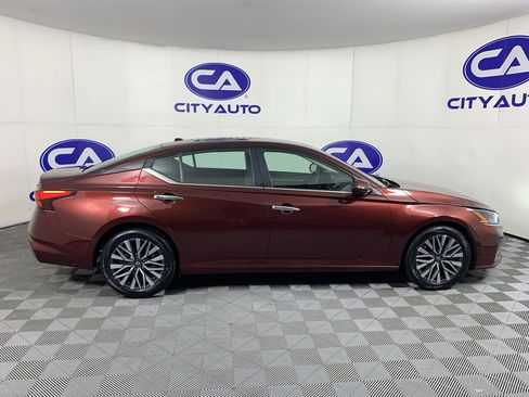 Used 2023 Nissan Altima 2.5 SV FWD image 2