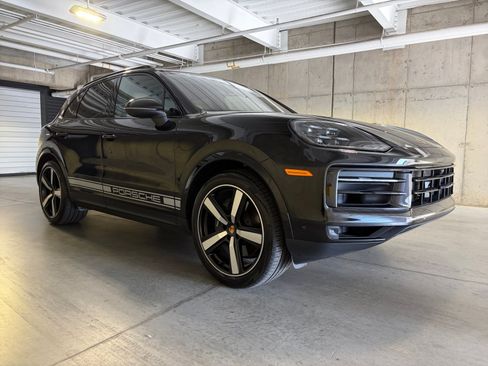 Certified 2026 Porsche Cayenne AWD/4WD image 9