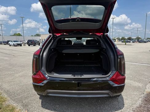 Certified 2025 Cadillac Optiq Sport 2 w/ LPO, Floor Liner Package AWD/4WD image 13