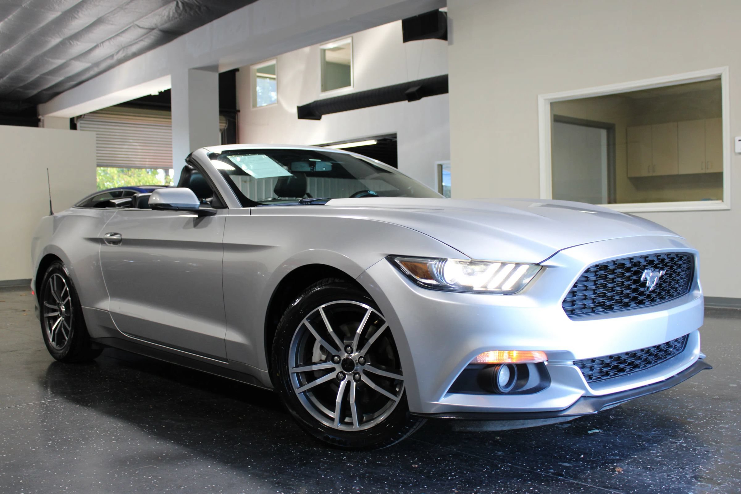 Used 2016 Ford Mustang Convertible RWD image 44