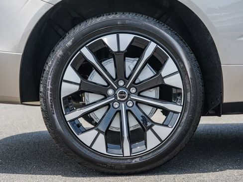 New 2026 Volvo XC60 B5 Plus w/ Protection Package Premier AWD/4WD image 19