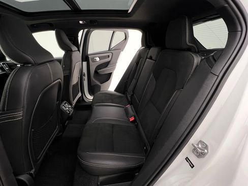 Used 2021 Volvo XC40 T5 R-Design image 21