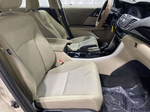 Used 2017 Honda Accord LX image 10