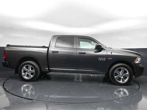 Used 2018 RAM 1500 Express w/ Express Value Package AWD/4WD image 4