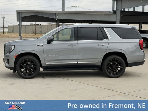 Used 2024 GMC Yukon SLT w/ SLT Premium Package image 2