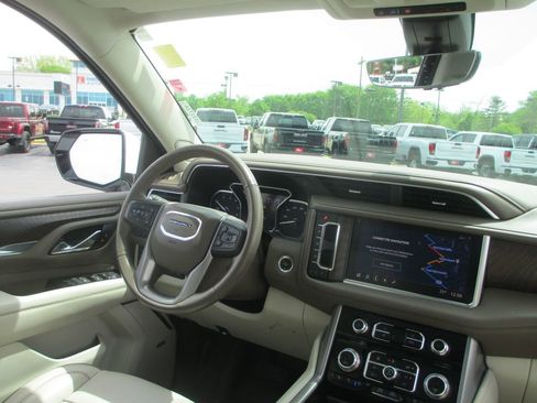 Used 2021 GMC Yukon XL Denali w/ Denali Ultimate Package AWD/4WD image 30