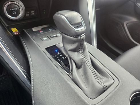 Used 2023 Toyota Venza LE image 14