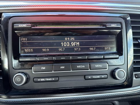 Used 2012 Volkswagen Beetle 2.0T image 15