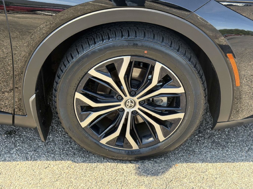 Certified 2023 Toyota Crown AWD/4WD image 26