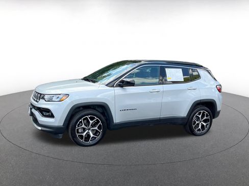 Used 2025 Jeep Compass Limited AWD/4WD image 8
