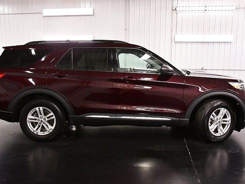 Used 2022 Ford Explorer XLT AWD/4WD image 9