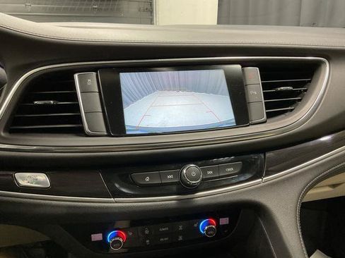 Used 2019 Buick Enclave Essence FWD image 26