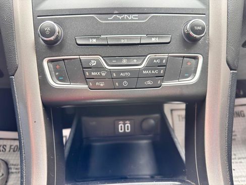 Used 2020 Ford Fusion SE FWD image 28