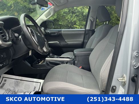 Used 2020 Toyota Tacoma SR5 RWD image 11