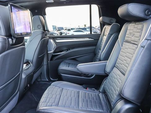 Used 2026 Cadillac Escalade ESV V AWD/4WD image 22
