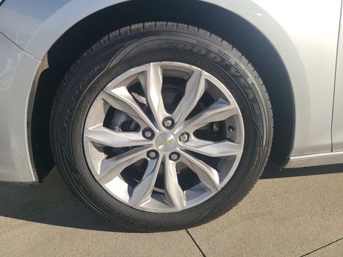 Used 2022 Chevrolet Malibu LT image 12