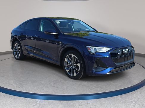Used 2021 Audi e-tron Premium Plus w/ Premium Plus Package AWD/4WD image 3