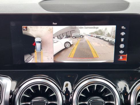 Used 2023 Mercedes-Benz GLB 250 4MATIC image 14