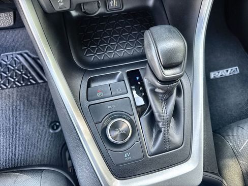 Used 2025 Toyota RAV4 XLE image 28