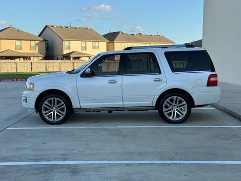 Used 2017 Ford Expedition Platinum RWD image 4