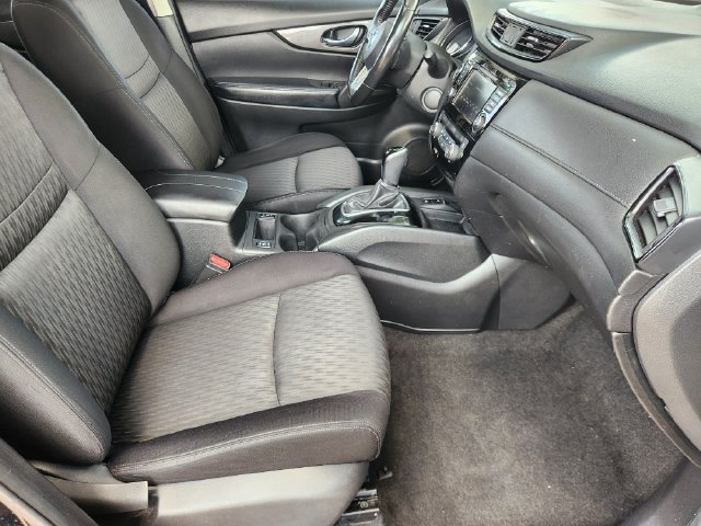 Used 2019 Nissan Rogue SV w/ Premium Package FWD image 14
