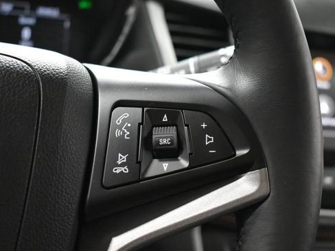 Certified 2022 Chevrolet Trax LT w/ LT Convenience Package FWD image 16