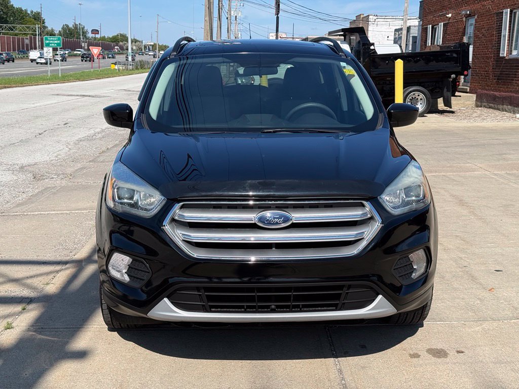 Used 2017 Ford Escape SE w/ Equipment Group 201A FWD image 2