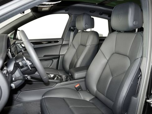 Certified 2026 Porsche Macan Turbo AWD/4WD image 5