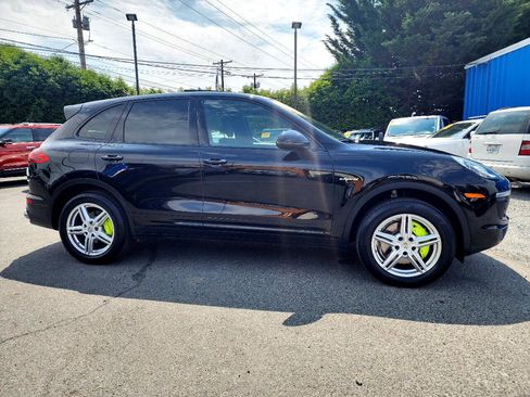 Used 2016 Porsche Cayenne S image 4