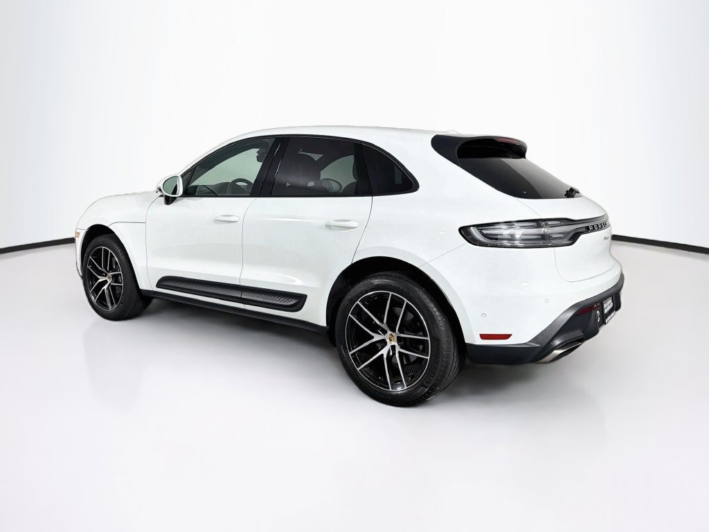 Certified 2023 Porsche Macan AWD/4WD image 3