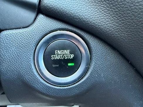 Used 2021 Chevrolet Equinox LT FWD image 22