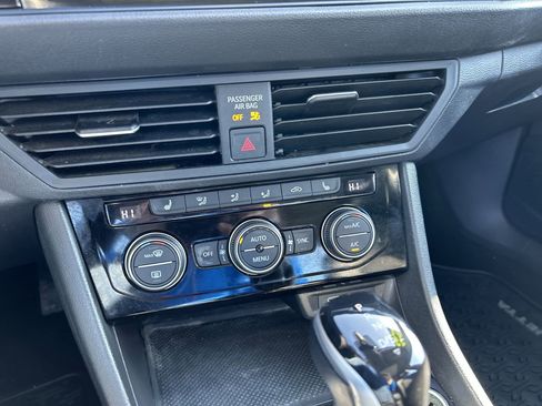 Used 2023 Volkswagen Jetta SE image 28