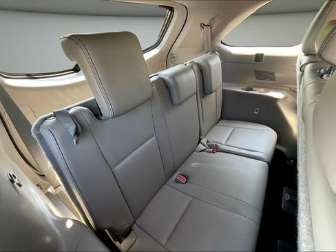 Used 2018 Toyota Highlander XLE FWD image 28