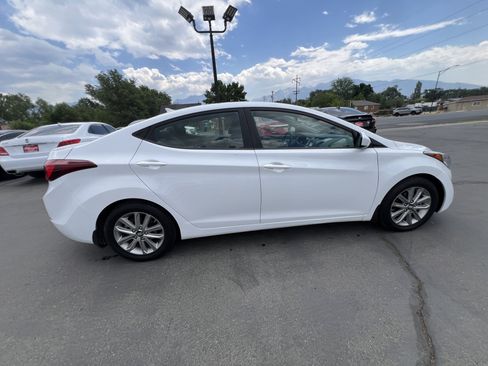 Used 2015 Hyundai Elantra SE w/ Option Group 02 FWD image 5