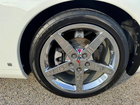 Used 2007 Chevrolet Corvette Convertible RWD image 16