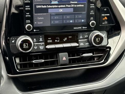 Used 2022 Toyota Highlander XLE image 22