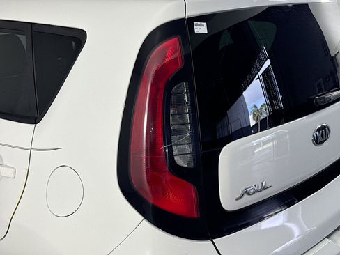 Used 2017 Kia Soul FWD image 34