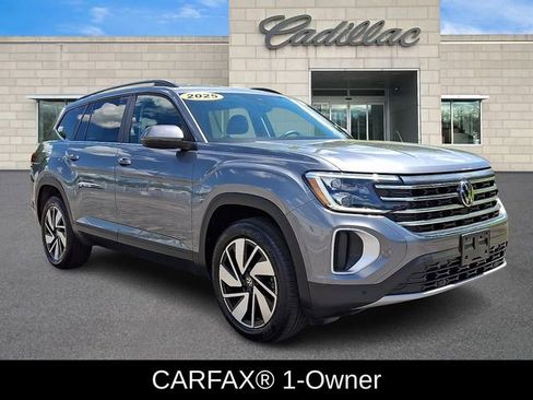 Used 2025 Volkswagen Atlas SE AWD/4WD image 2