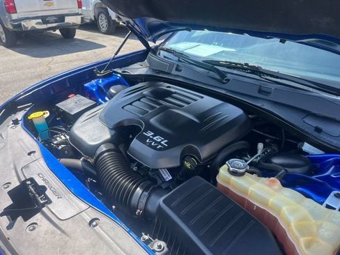 Used 2022 Dodge Charger SXT w/ Plus Group RWD image 10