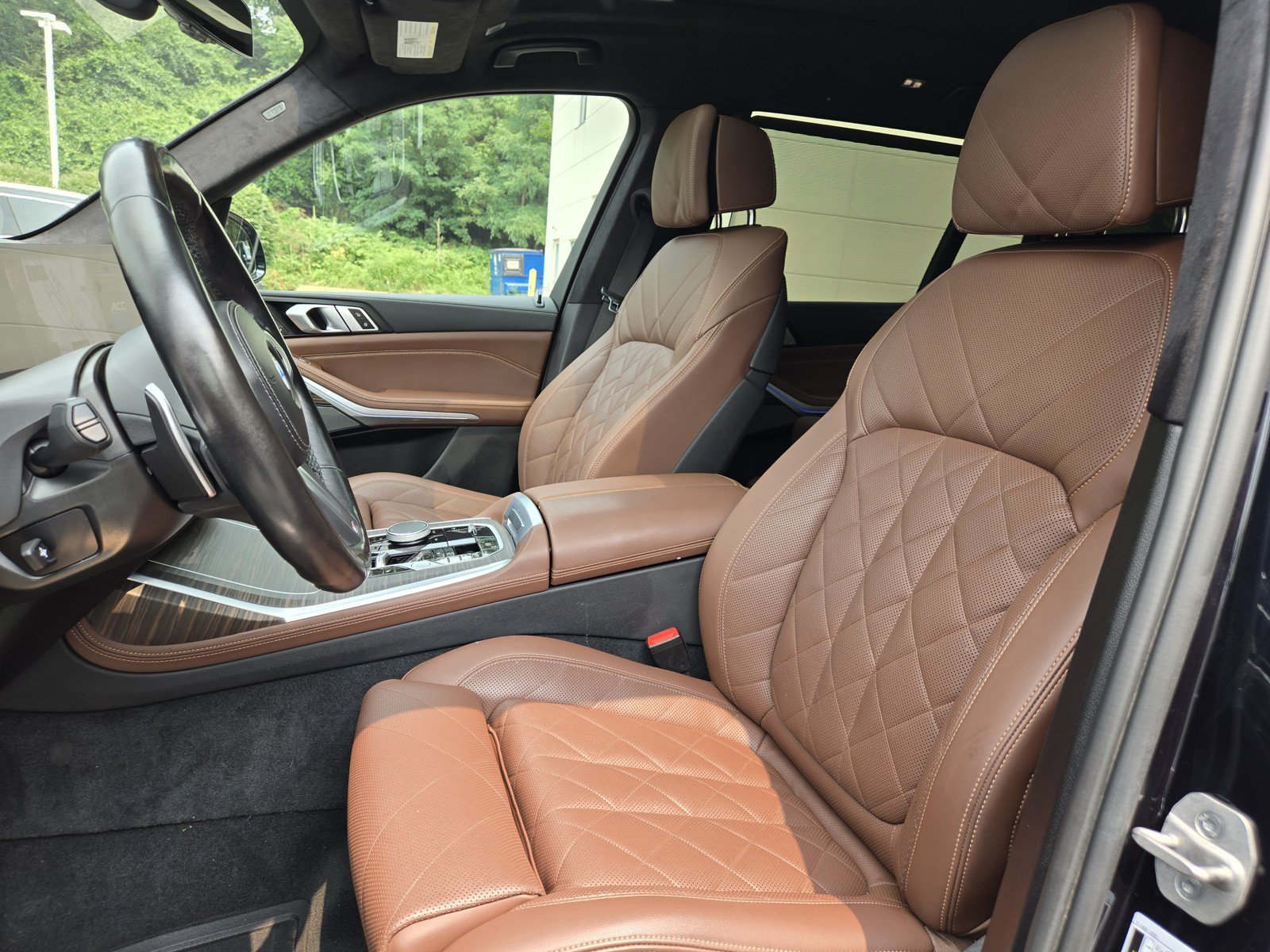 Used 2023 BMW X7 xDrive40i w/ M Sport Package AWD/4WD image 10